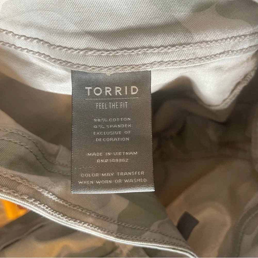 Torrid Crop Aviator Skinny Stretch‎ Twill Mid-Rise Pant In Camo